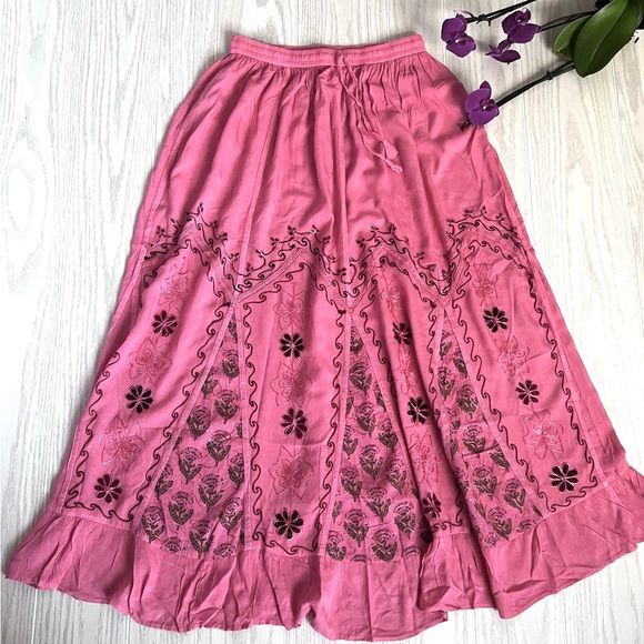 Pink Embroidered Women's Skirt - Picture 8 of 10